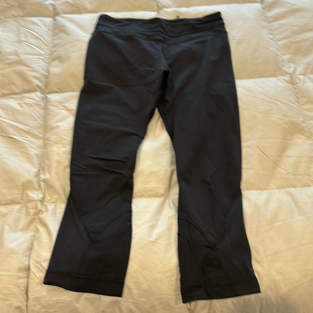 Lululemon black capri length tights